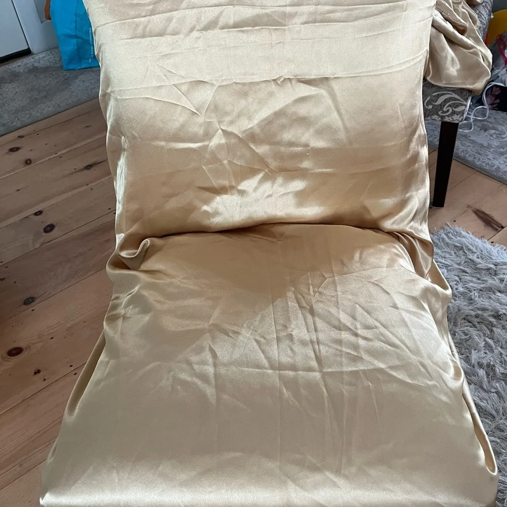 N/A elegant gold